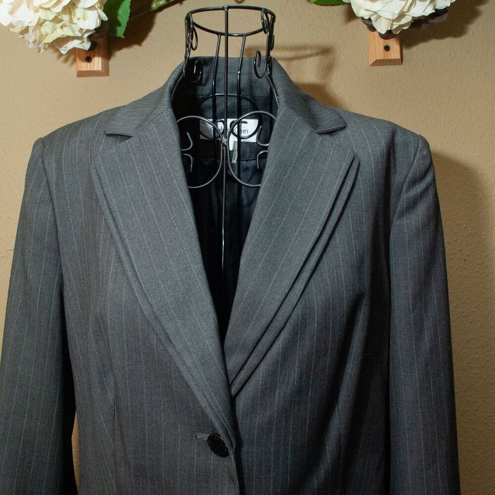 Calvin Klein Pinstripe Suit in Grey and Black size 4 - Picture 3 of 14
